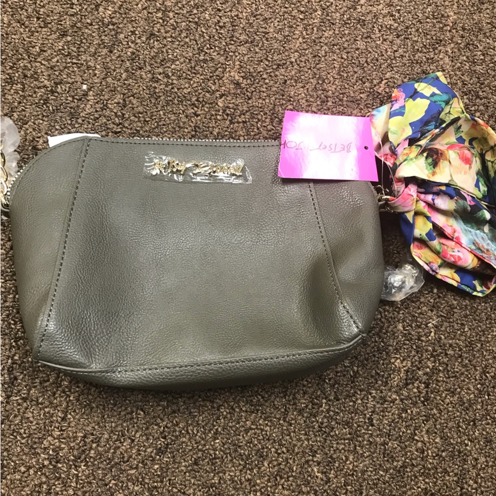 NEW Betsey Johnson Olive bag with Floral Print Bowtie Xoanaya Crossbody Bag